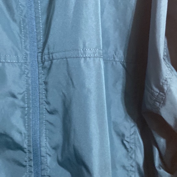 Raining jacket. - Picture 4 of 6